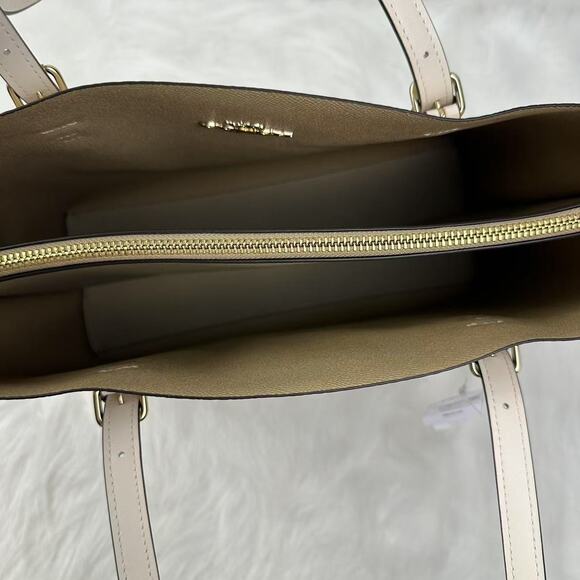 Coach Mollie Tote Bag With Strawberry Print In Canvas/Gold/Chalk CAQ65 NWT - Picture 8 of 9